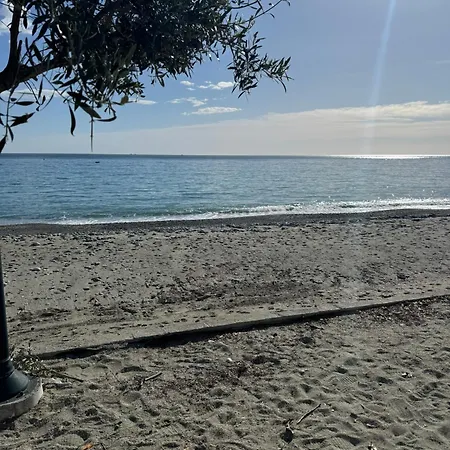 Beachfront Paradise Apartman Leptokariá