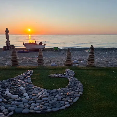 Beachfront Paradise Apartman