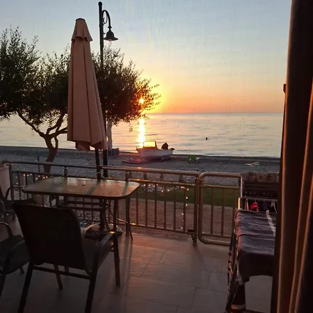 Beachfront Paradise Appartement Leptokaryá