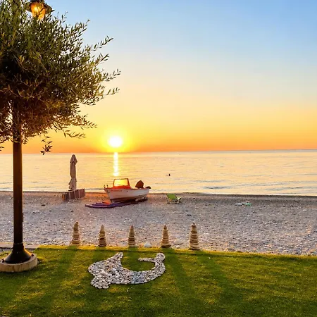 Beachfront Paradise Lejlighed